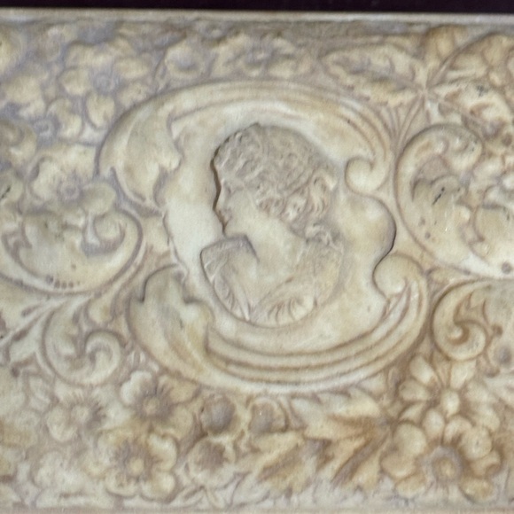 Vtg incolay Victorian hinged box - Picture 2 of 6